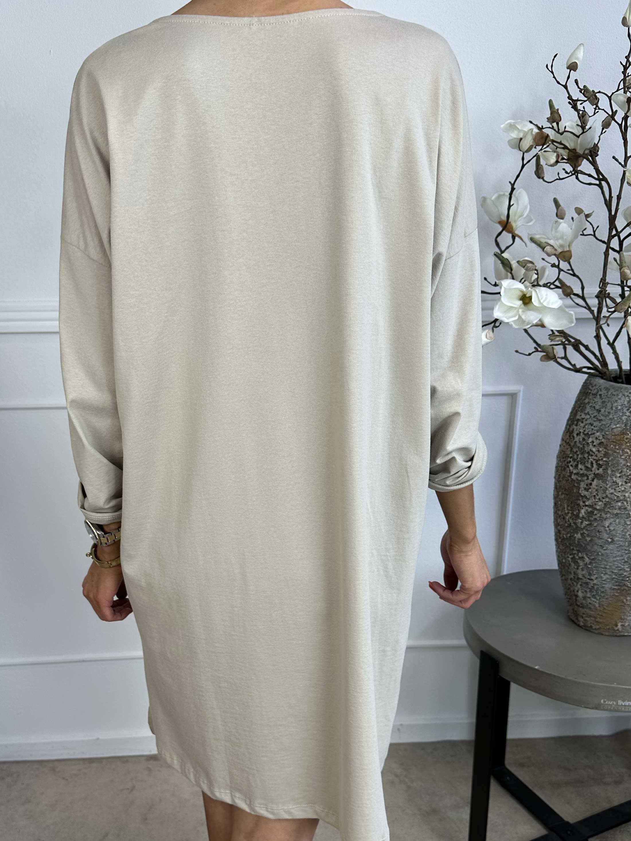 Susanna - Joggingklänning i bomull med färgade blommotiv